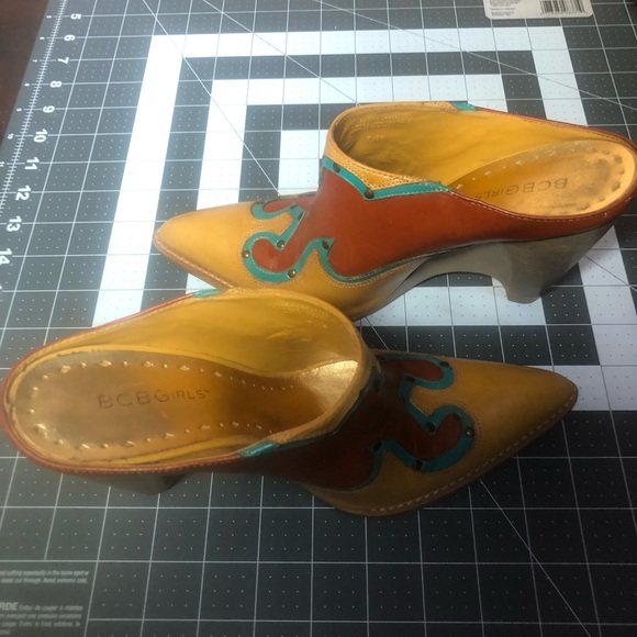 BcBG vintage leather mustard, brown & turquoise western style mule wedges - Picture 6 of 10